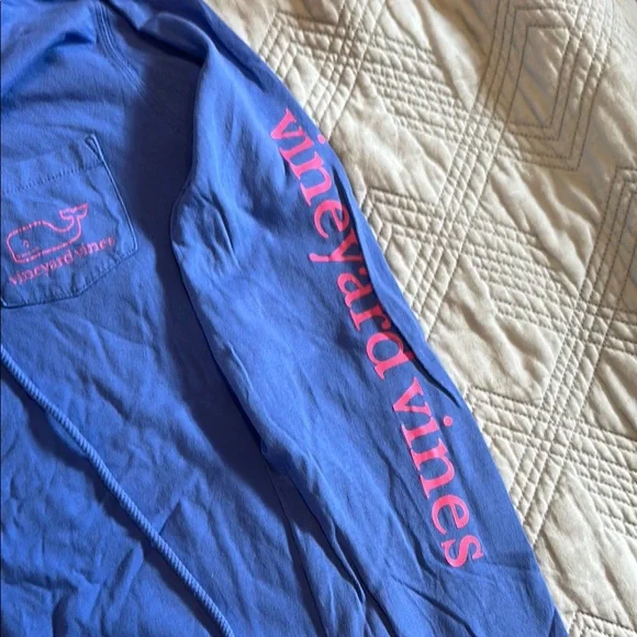 Vineyard vines medium lightweight hoodie medium Blue Hoodie with Pink Logo - Picture 3 of 6